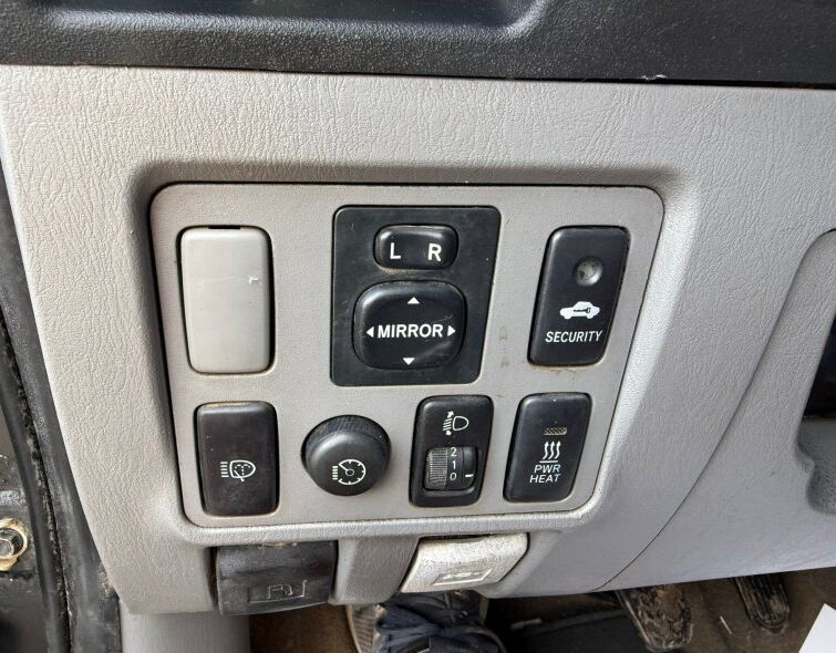 TOYOTA  HILUX